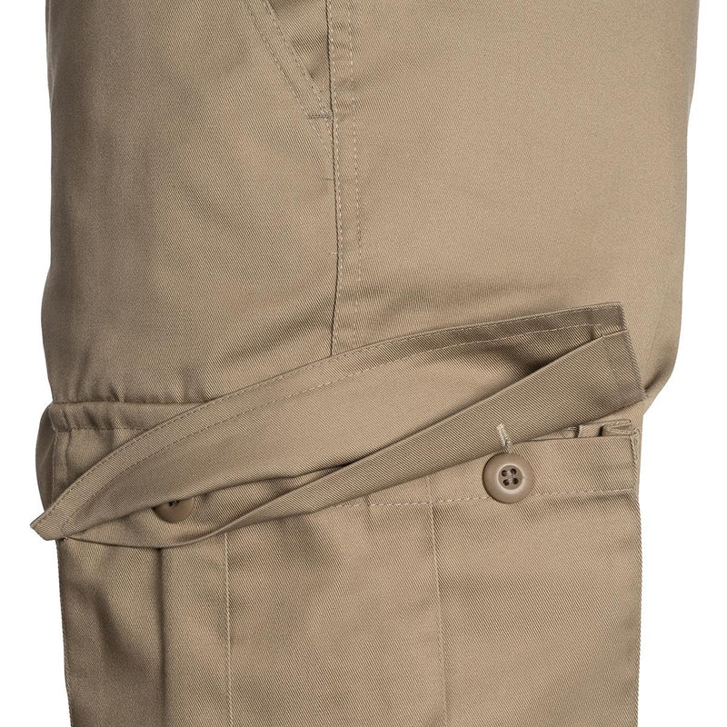 Khakifarbene Bermudashorts im Army-Stil der Marke Mil-Tec für Kampfuniformen und Militär-Cargoshorts